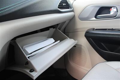 2020 Chrysler Pacifica Hybrid Limited   - Photo 34 - Sacramento, CA 95825