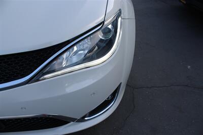 2020 Chrysler Pacifica Hybrid Limited   - Photo 10 - Sacramento, CA 95825