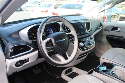 2020 Chrysler Pacifica Hybrid Limited   - Photo 15 - Sacramento, CA 95825