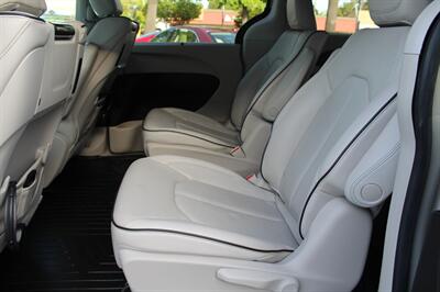 2020 Chrysler Pacifica Hybrid Limited   - Photo 17 - Sacramento, CA 95825