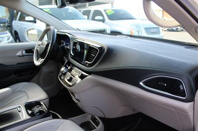 2020 Chrysler Pacifica Hybrid Limited   - Photo 24 - Sacramento, CA 95825