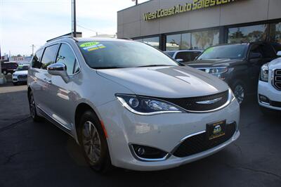 2020 Chrysler Pacifica Hybrid Limited   - Photo 8 - Sacramento, CA 95825