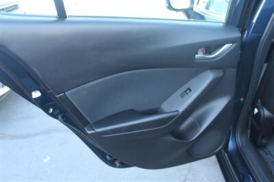 2014 MAZDA MAZDA3 i Touring   - Photo 16 - Sacramento, CA 95825