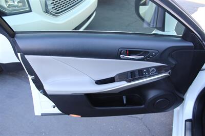 2015 Lexus IS 250   - Photo 16 - Sacramento, CA 95825