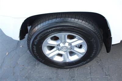 2019 Toyota 4Runner SR5   - Photo 11 - Sacramento, CA 95825