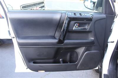 2019 Toyota 4Runner SR5   - Photo 17 - Sacramento, CA 95825