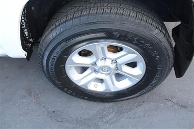 2019 Toyota 4Runner SR5   - Photo 12 - Sacramento, CA 95825