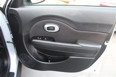 2016 Kia Soul +   - Photo 17 - Sacramento, CA 95825