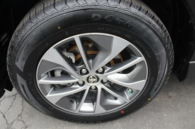 2018 Toyota RAV4 Hybrid XLE   - Photo 11 - Sacramento, CA 95825