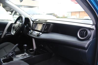2018 Toyota RAV4 Hybrid XLE   - Photo 22 - Sacramento, CA 95825