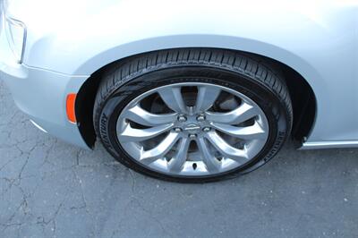 2020 Chrysler 300 Limited   - Photo 11 - Sacramento, CA 95825