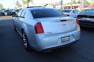 2020 Chrysler 300 Limited   - Photo 5 - Sacramento, CA 95825