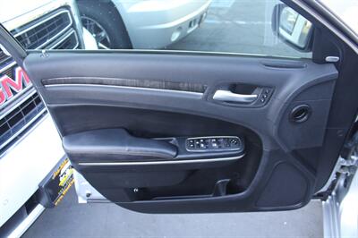 2020 Chrysler 300 Limited   - Photo 15 - Sacramento, CA 95825