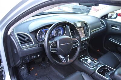2020 Chrysler 300 Limited   - Photo 16 - Sacramento, CA 95825