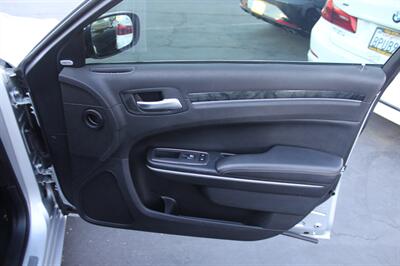 2020 Chrysler 300 Limited   - Photo 18 - Sacramento, CA 95825