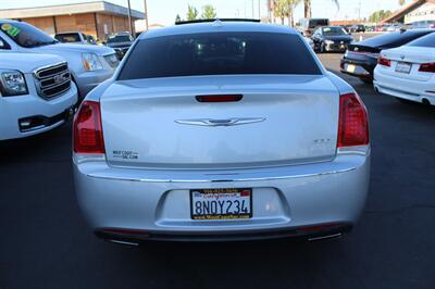 2020 Chrysler 300 Limited   - Photo 6 - Sacramento, CA 95825