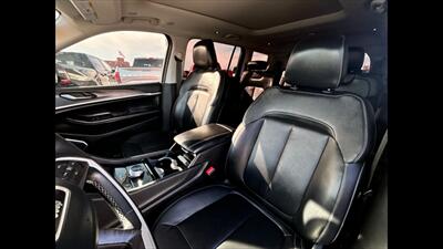 2022 Jeep Grand Cherokee L Limited   - Photo 5 - Dodge City, KS 67801