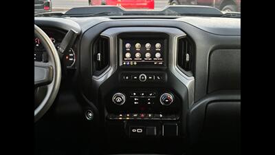 2022 Chevrolet Silverado 1500 Custom Trail Boss   - Photo 11 - Dodge City, KS 67801