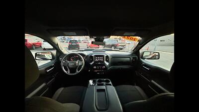 2022 Chevrolet Silverado 1500 Custom Trail Boss   - Photo 8 - Dodge City, KS 67801