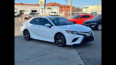 2018 Toyota Camry SE   - Photo 3 - Dodge City, KS 67801