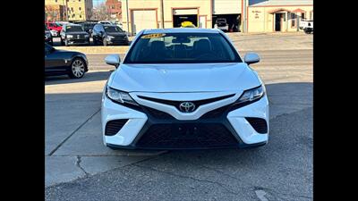 2018 Toyota Camry SE   - Photo 1 - Dodge City, KS 67801