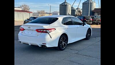 2018 Toyota Camry SE   - Photo 4 - Dodge City, KS 67801