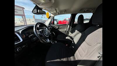 2018 Jeep Renegade Latitude   - Photo 8 - Dodge City, KS 67801