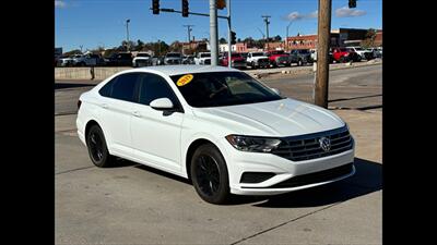 2019 Volkswagen Jetta SE   - Photo 1 - Dodge City, KS 67801