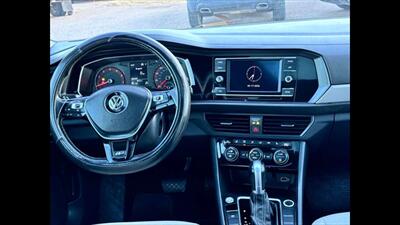 2019 Volkswagen Jetta 1.4T R-Line   - Photo 11 - Dodge City, KS 67801