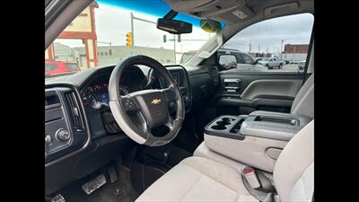 2018 Chevrolet Silverado 1500 Custom   - Photo 11 - Dodge City, KS 67801