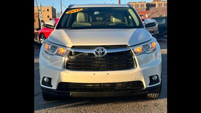 2015 Toyota Highlander XLE   - Photo 1 - Dodge City, KS 67801