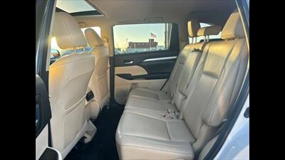 2015 Toyota Highlander XLE   - Photo 10 - Dodge City, KS 67801