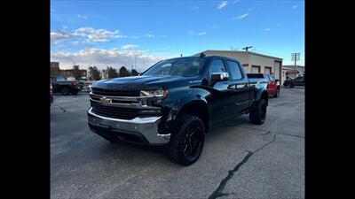 2019 Chevrolet Silverado 1500 LT   - Photo 2 - Dodge City, KS 67801