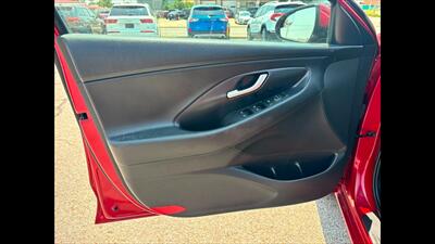 2018 Hyundai ELANTRA GT   - Photo 8 - Dodge City, KS 67801