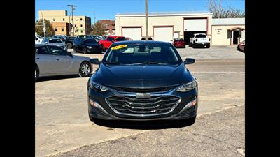 2020 Chevrolet Malibu LT   - Photo 3 - Dodge City, KS 67801