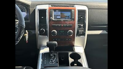 2010 Dodge Ram 1500 Laramie   - Photo 12 - Dodge City, KS 67801