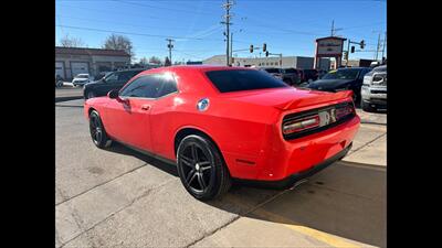 2019 Dodge Challenger SXT   - Photo 7 - Dodge City, KS 67801