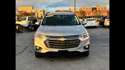 2019 Chevrolet Traverse LT Leather   - Photo 3 - Dodge City, KS 67801