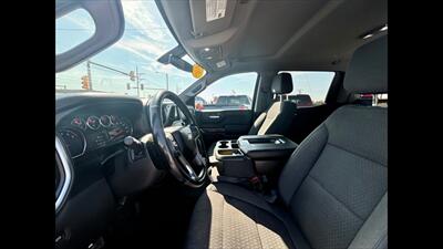 2019 Chevrolet Silverado 1500 LT   - Photo 9 - Dodge City, KS 67801
