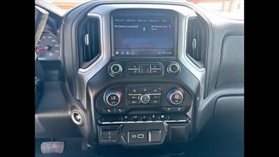 2019 Chevrolet Silverado 1500 LT   - Photo 13 - Dodge City, KS 67801