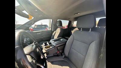 2019 Chevrolet Silverado 1500 LT   - Photo 10 - Dodge City, KS 67801