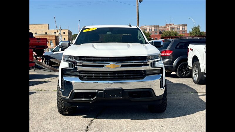 2019 Chevrolet Silverado 1500 LT   - Photo 1 - Dodge City, KS 67801