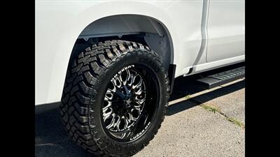 2019 Chevrolet Silverado 1500 LT   - Photo 16 - Dodge City, KS 67801