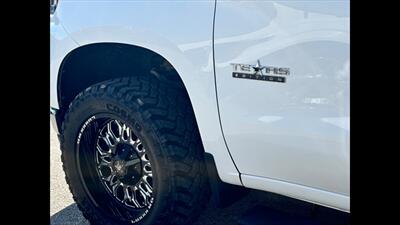 2019 Chevrolet Silverado 1500 LT   - Photo 6 - Dodge City, KS 67801