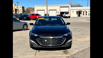 2020 Chevrolet Malibu LT   - Photo 2 - Dodge City, KS 67801