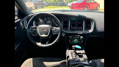 2018 Dodge Charger SXT   - Photo 7 - Dodge City, KS 67801