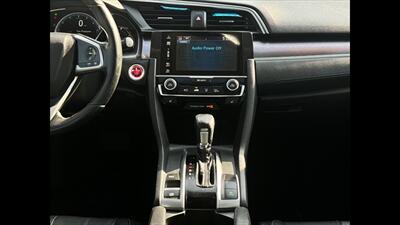 2018 Honda Civic Touring   - Photo 10 - Dodge City, KS 67801