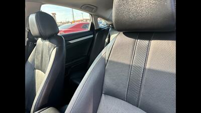 2018 Honda Civic Touring   - Photo 13 - Dodge City, KS 67801