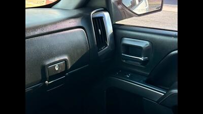 2017 Chevrolet Silverado 1500 LT - Photo 17 - Dodge City, KS 67801