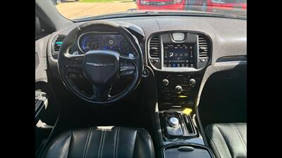 2019 Chrysler 300 Series S   - Photo 10 - Dodge City, KS 67801